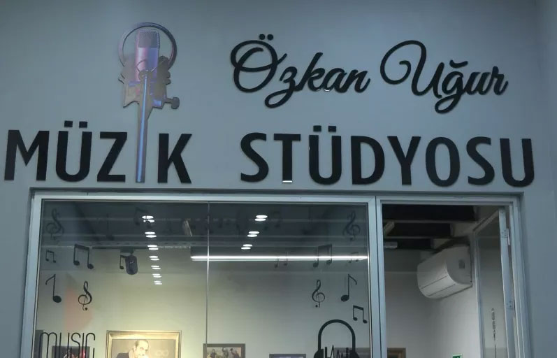 ozkan ugur un adi studyoda yasayacak 1