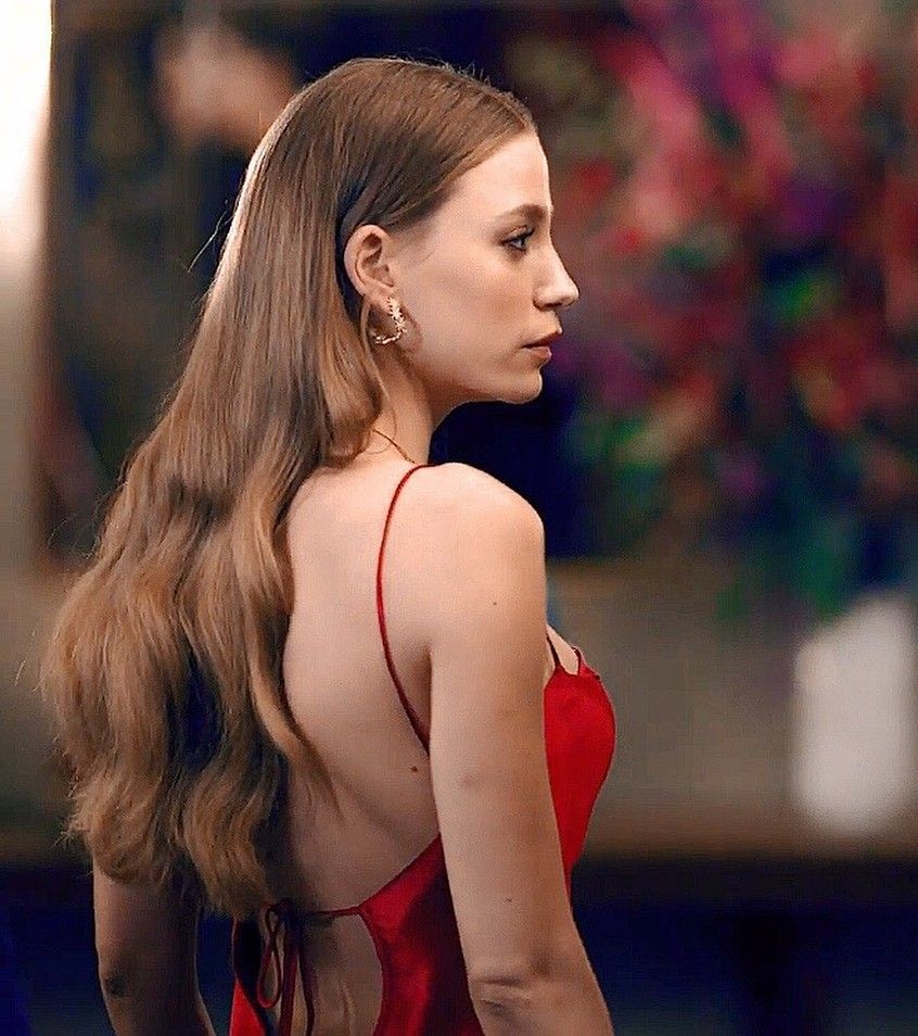 serenay sarikaya sac rengi ve modelleri 13