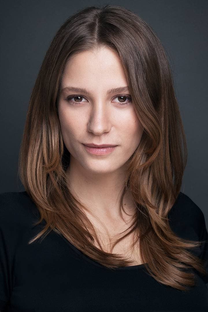 serenay sarikaya sac rengi ve modelleri 6