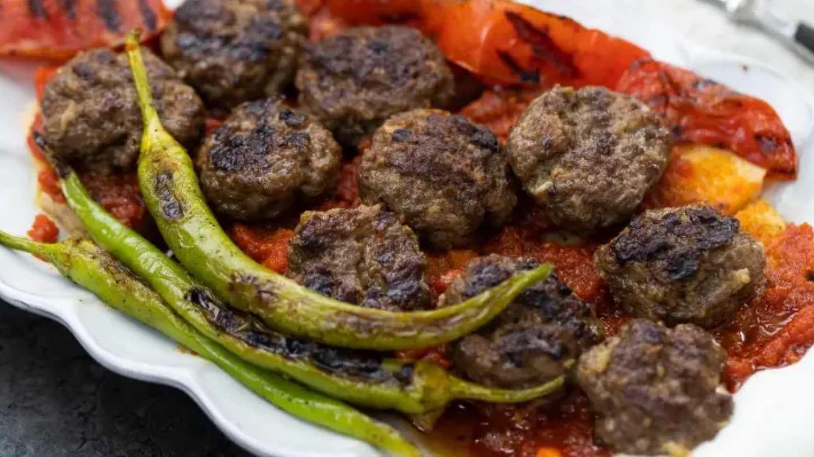 42 yillik kofteci isin sirrini verdi kofte boyle yapildiginda yag cekmiyor ve kuru olmuyormus