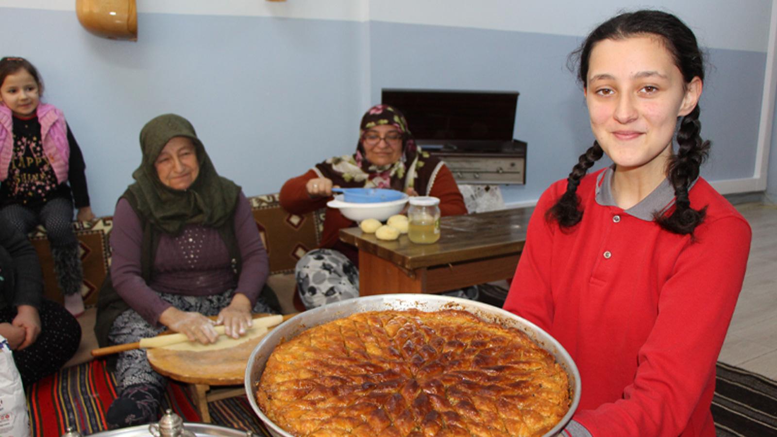 amasya nin gevrek baklavasi lezzetini kulden aliyor 100 yili askin suredir bu yontemle yapiliyor