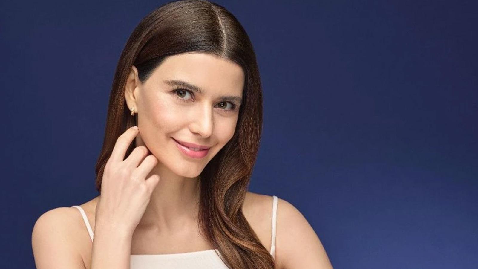 beren saat setlere gizli dolap filmiyle geri donuyor cekimler sonbaharda baslayacak