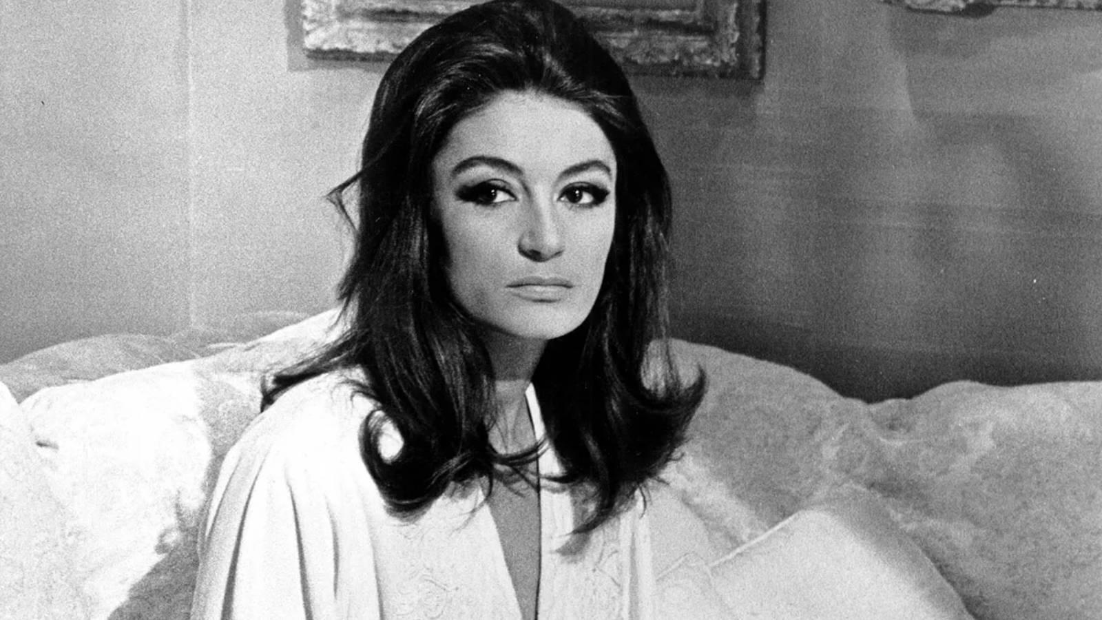 bir donem sona erdi sinema tarihine adini altin harflerle yazdiran anouk aimee hayatini kaybetti