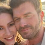 bu ikili cok sevildi kivanc tatlitug ve serenay sarikaya ayni diziden sonra simdi de ayni reklamda