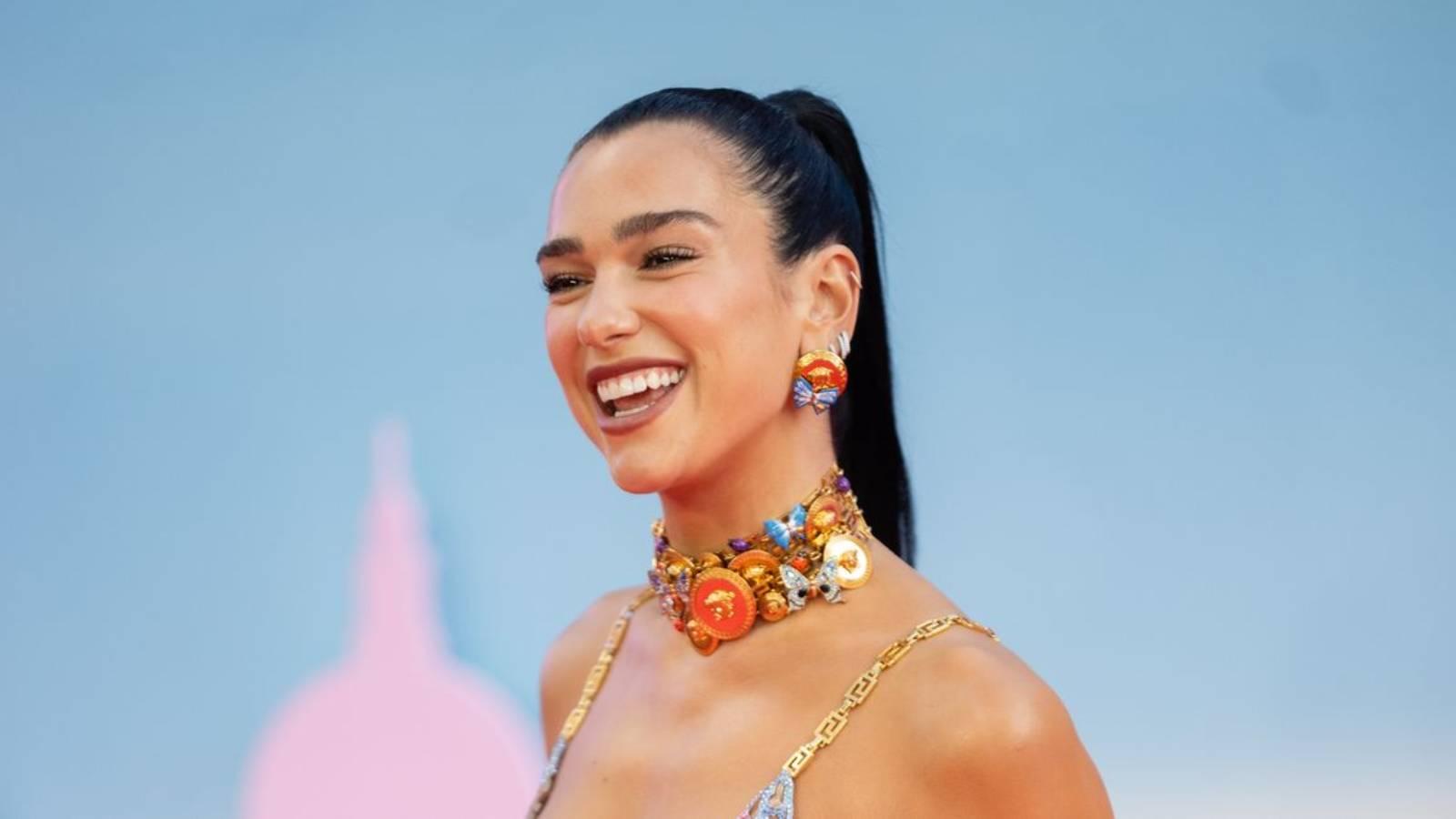 dua lipa nin yeni favori markasi dikkat cekiyor