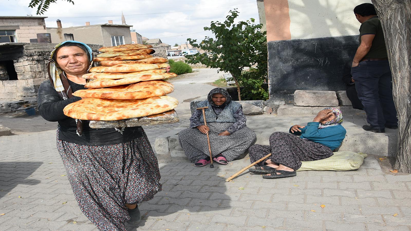 el isinden dokumaciliga tandirciliktan cikikciliga kaybolmaya yuz tutmus kadin meslekleri