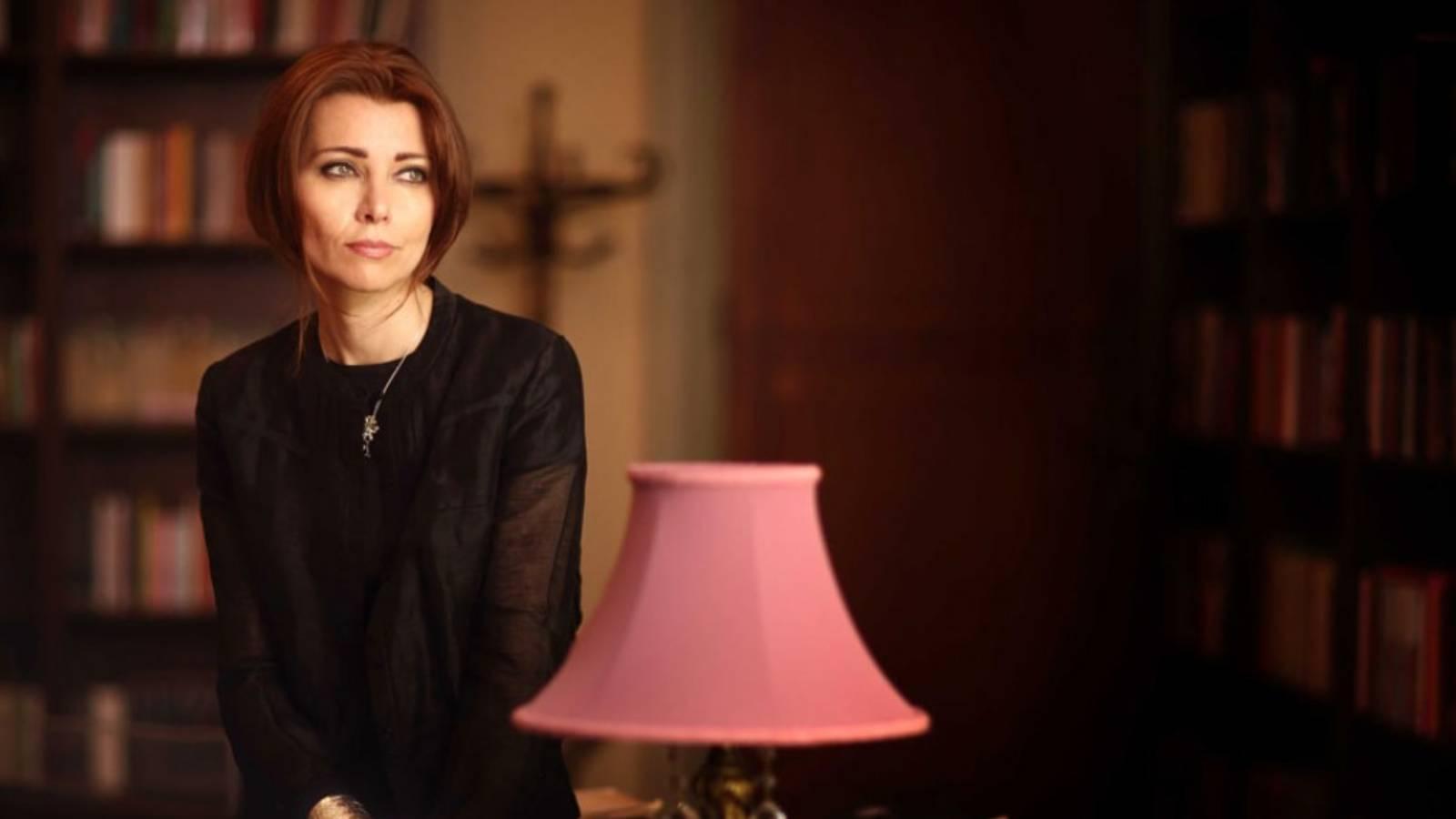 elif safak kimdir elif safak in bit palas i hangi kitaptan calinti cikti