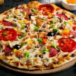 firin yok maya yok tavada pizza nasil yapilir iste bol malzemeli karisik pizza tarifi