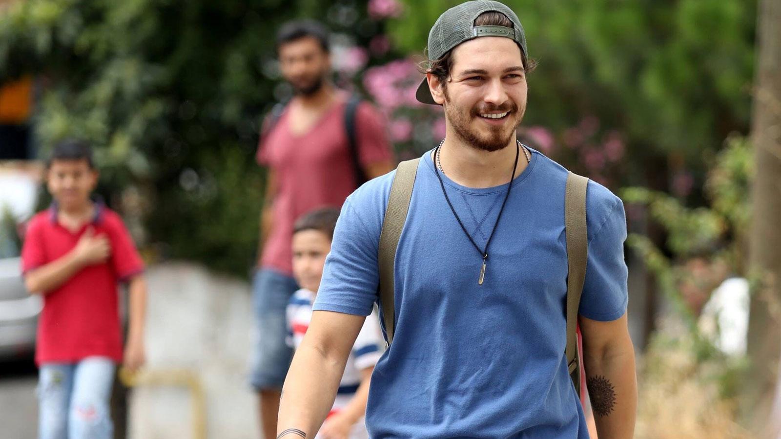 garsonluktan oyunculuga cagatay ulusoy kimdir boyu kilosu yasi ne