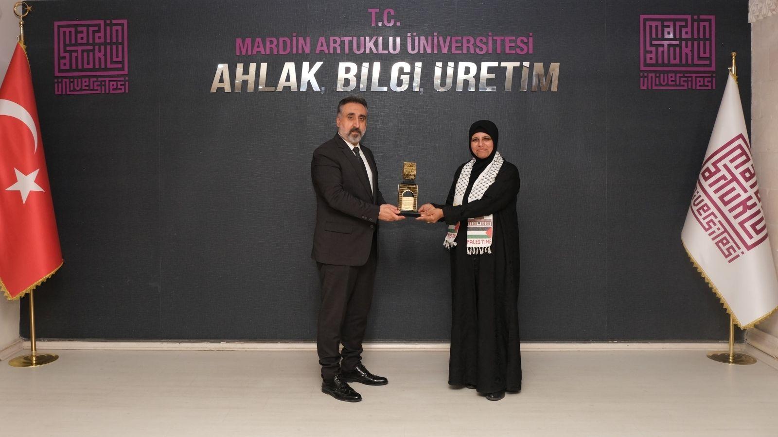 gazzeli akademisyen mardin artuklu universitesi nde goreve basladi