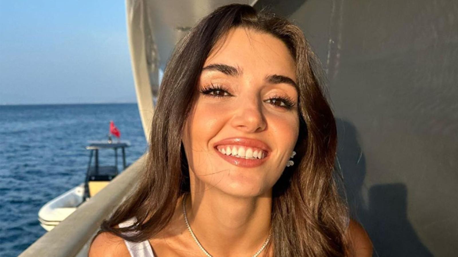 hande ercel den bali pozlari elbisesinin fiyati dudak ucuklatti