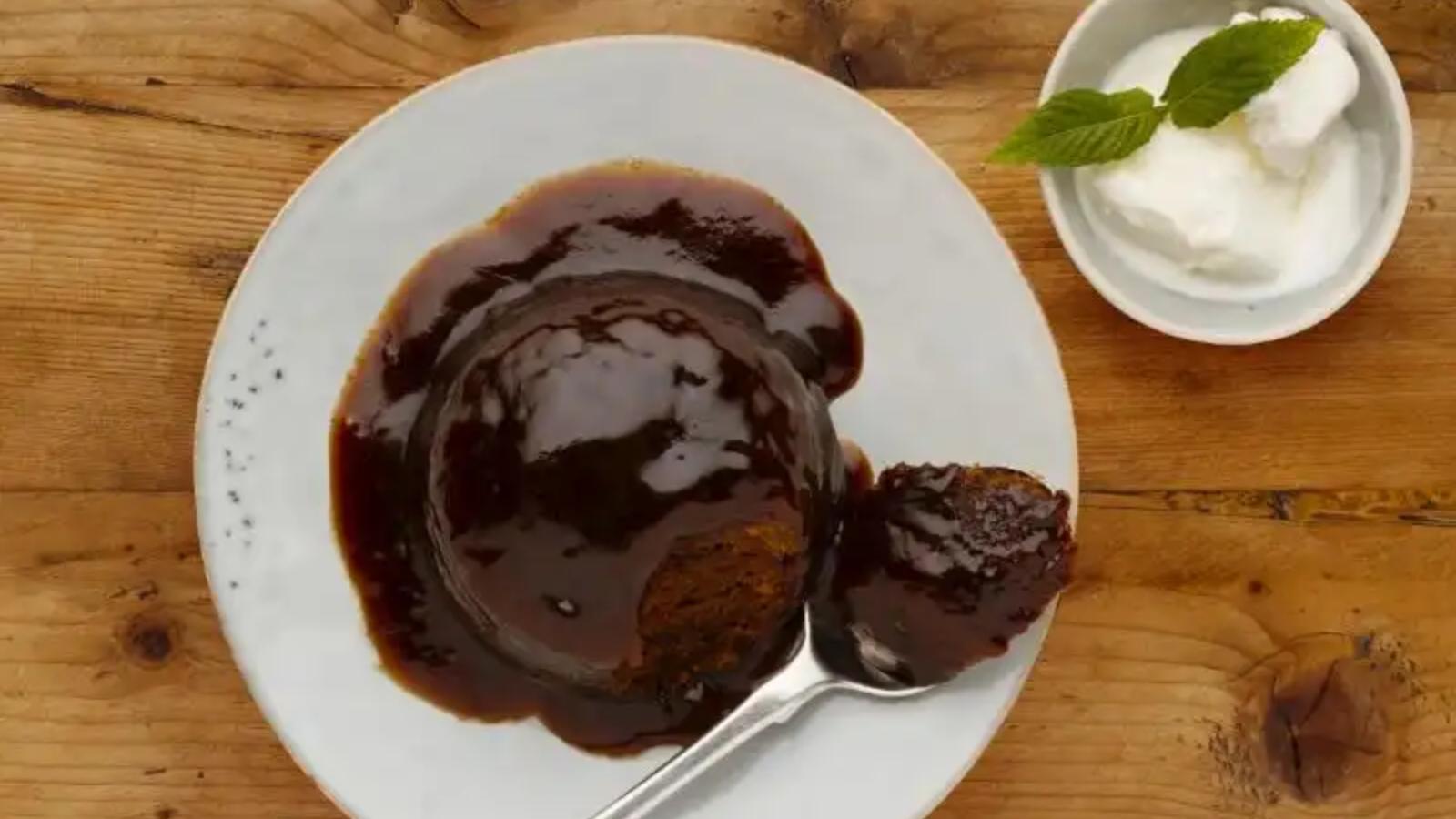 ingiliz sticky toffee puding tarifi yapilisiyla lezzeti terz orantili tatli