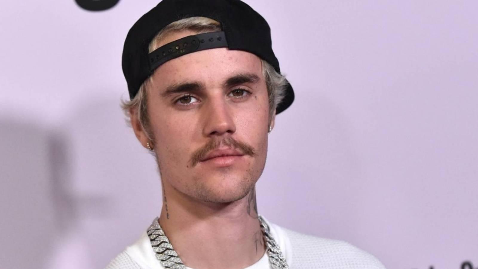 justin bieber 10 milyon dolara hint dugununde sahne alacak