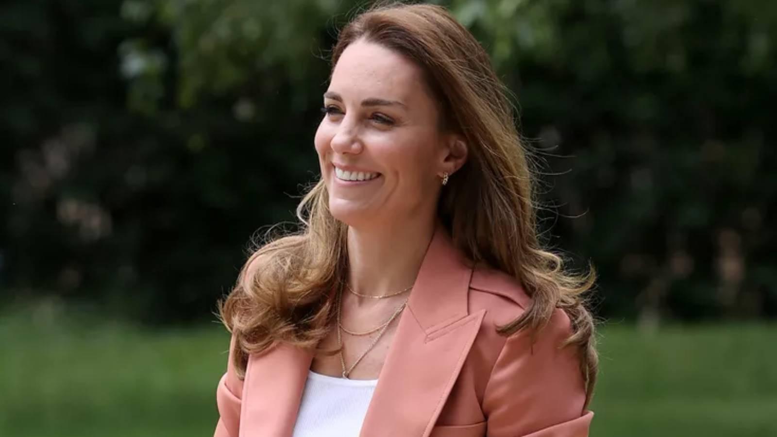 kanser tedavisi devam eden kate middleton dan yurek isitan mesaj