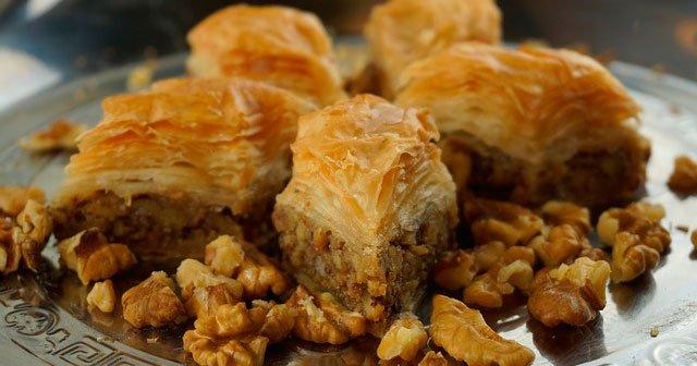 lezzetli mi lezzetli ev yapimi baklava hamuru tarifi baklava malzemeleri