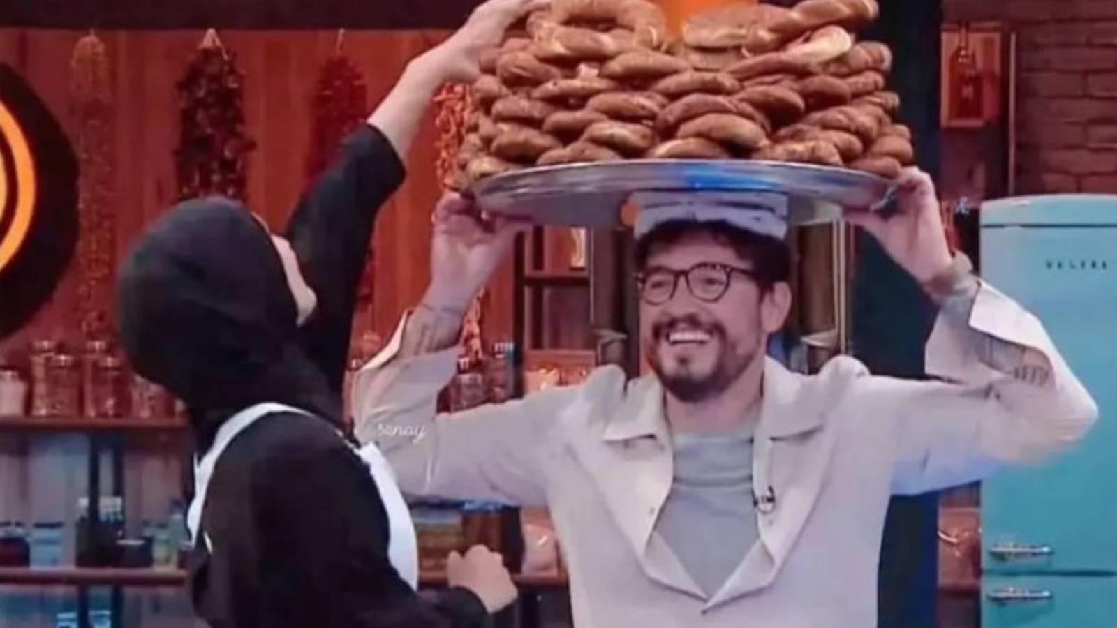 masterchef turkiyede danilo sefin simit yemesi izleyicilerin istahini kabartti