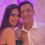 mesut ozilden esi amine gulseye romantik kutlama iyi ki varsin