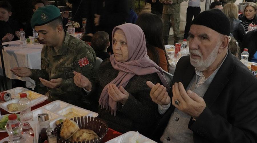 oruc acma duasi nedir oruc acarken iftarda hangi dualar okunmali arapcasi ve turkce anlami