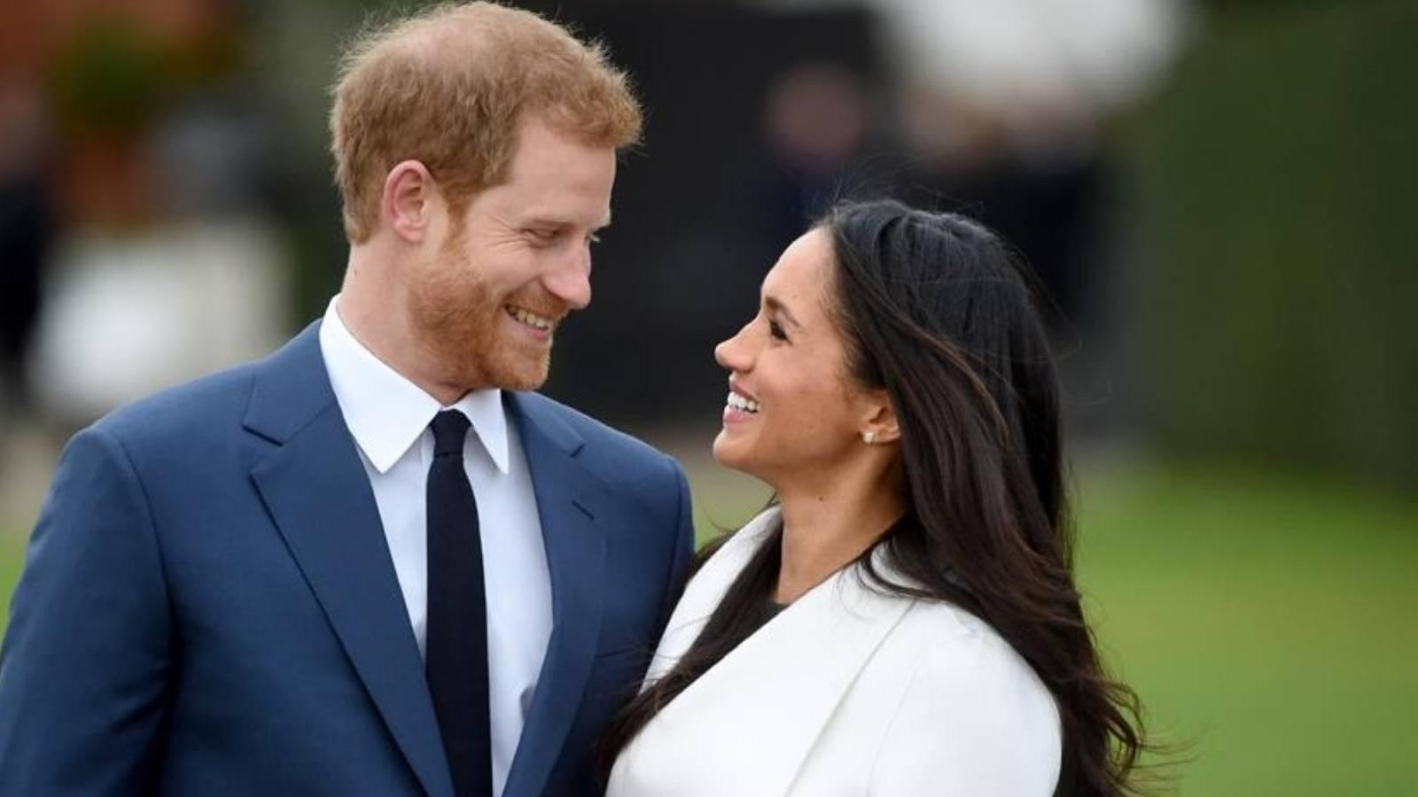 prens harry tek tek acikladi meghan markle i neden ingiltere ye getirmiyor