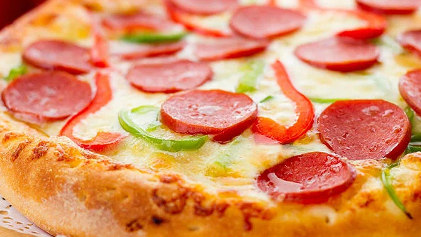 sevilen markalari aratmayan ev usulu pizza tarifi