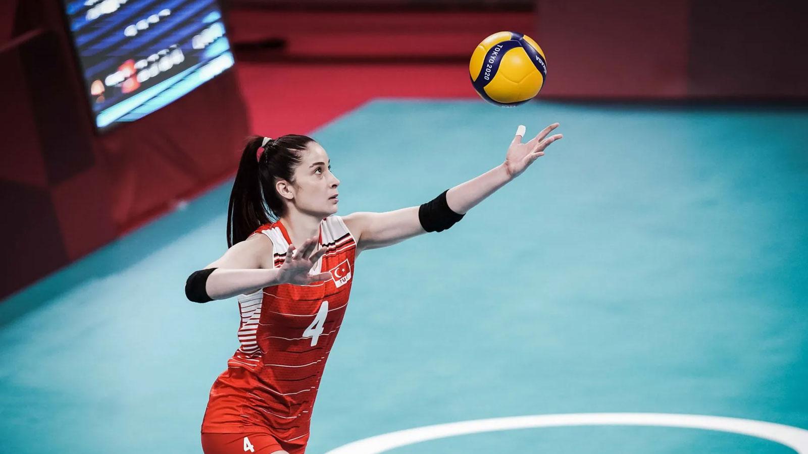 tugba senoglu kadrodan neden cikarildi eski voleybolcudan sok paylasim ortaligi karistirdi