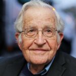 unlu dusunur chomsky den uzucu haber yuruyemiyor konusamiyor