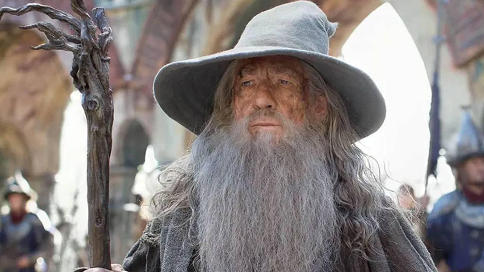 yuzuklerin efendisi nin gandalf i usta oyuncu ian mckellen acil olarak hastaneye kaldirildi