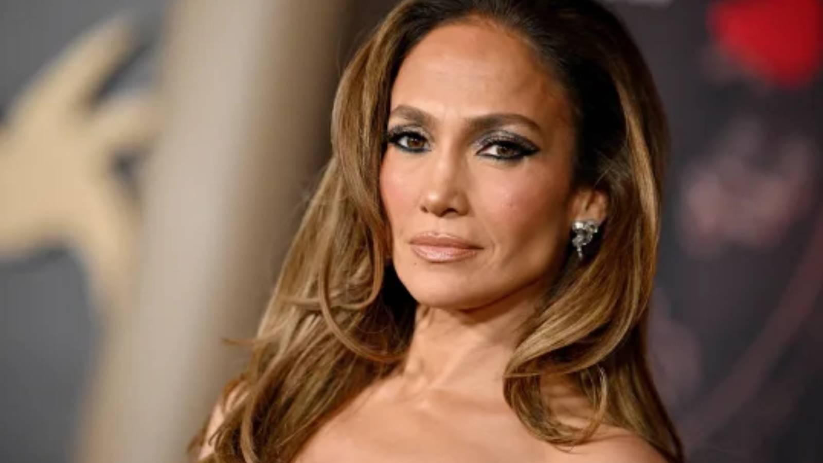 zor gunler geciren jennifer lopez her durumda zarafetini koruyor