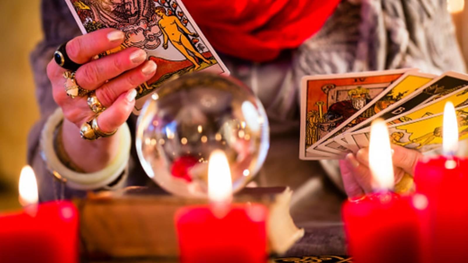 26 ekim 2024 tarot fali kalp carpintisi ve surpriz ask kapida