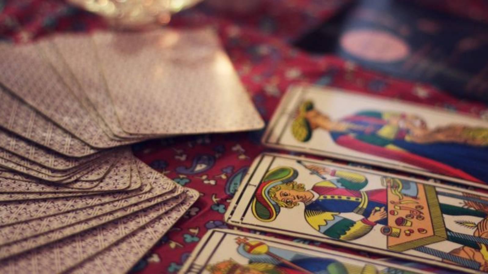 30 eylul tarot yorumu bugun enerjin yuksek ama buyucu kartin seni uyariyor