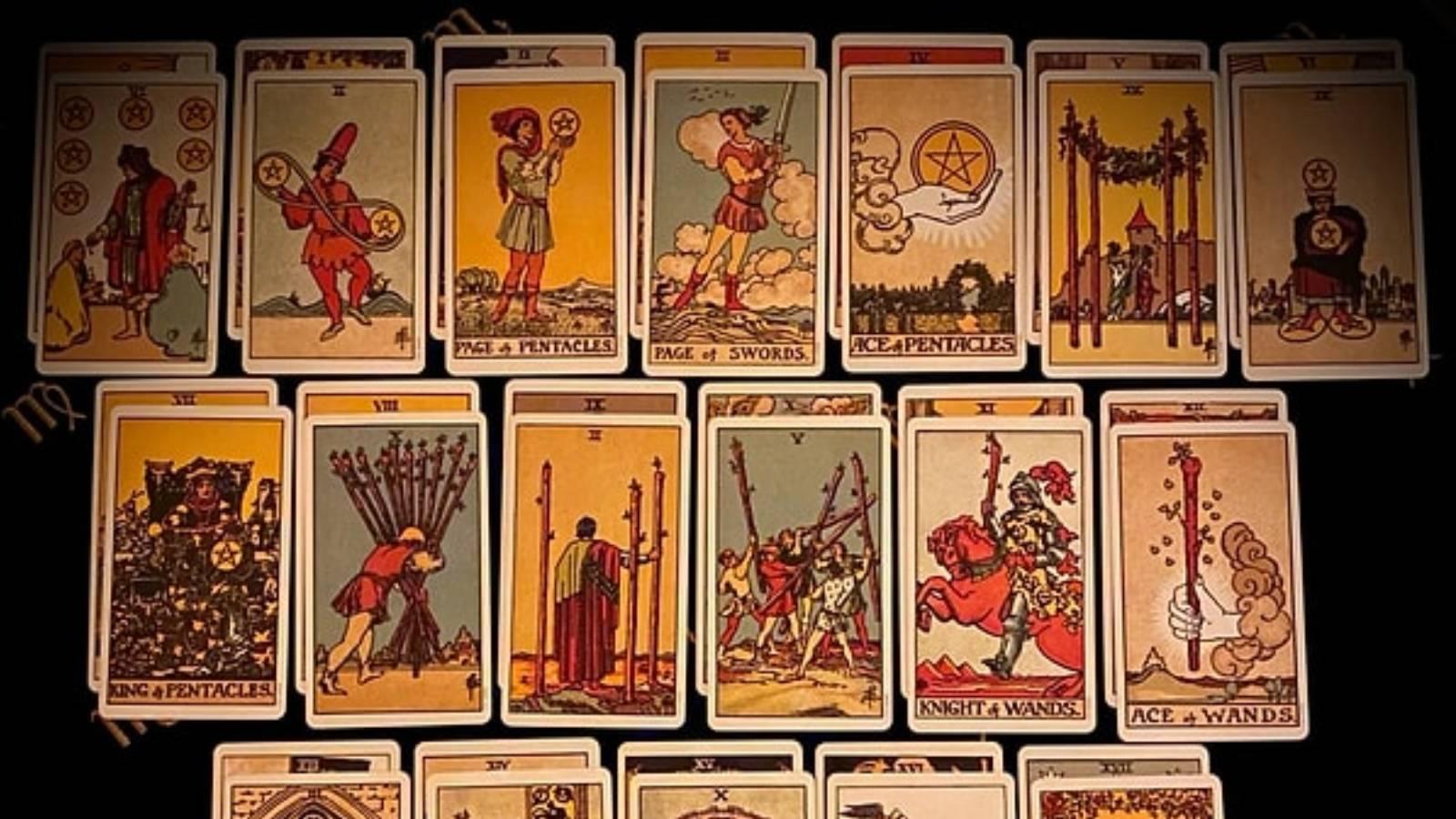 8 ekim 2024 gunluk tarot fali hangi tarot kartini secersen sec bugun senin gunun