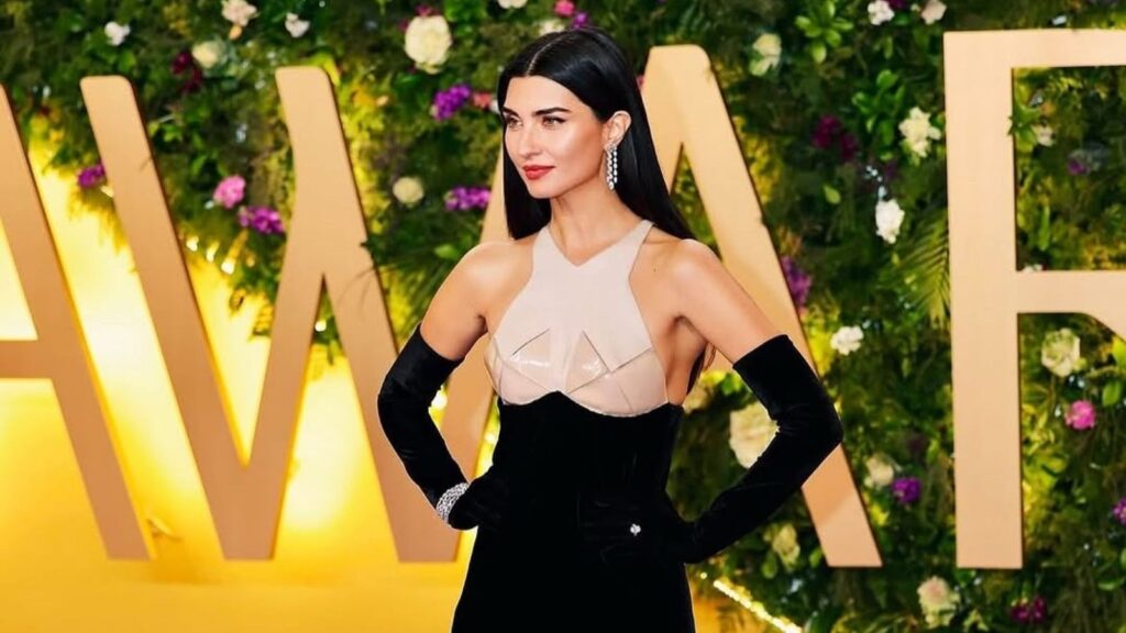 Tuba Büyüküstün Joy Awards ödül gecesinde dikkatleri üzerine çekti! 