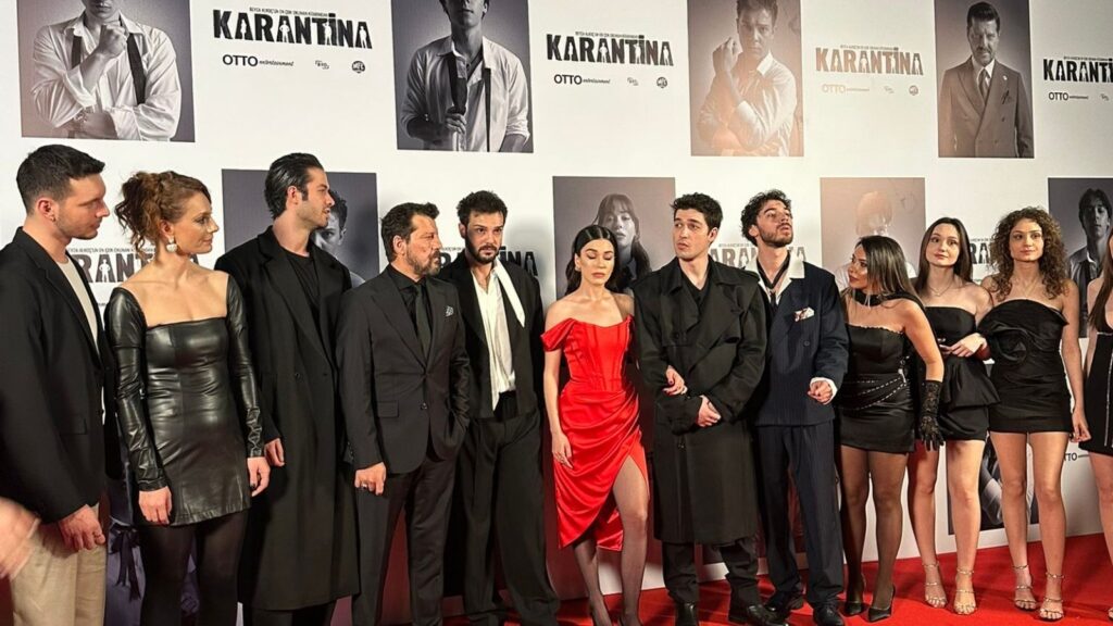 Karantina filminin oyuncuları gala gecesinde buluştu! 