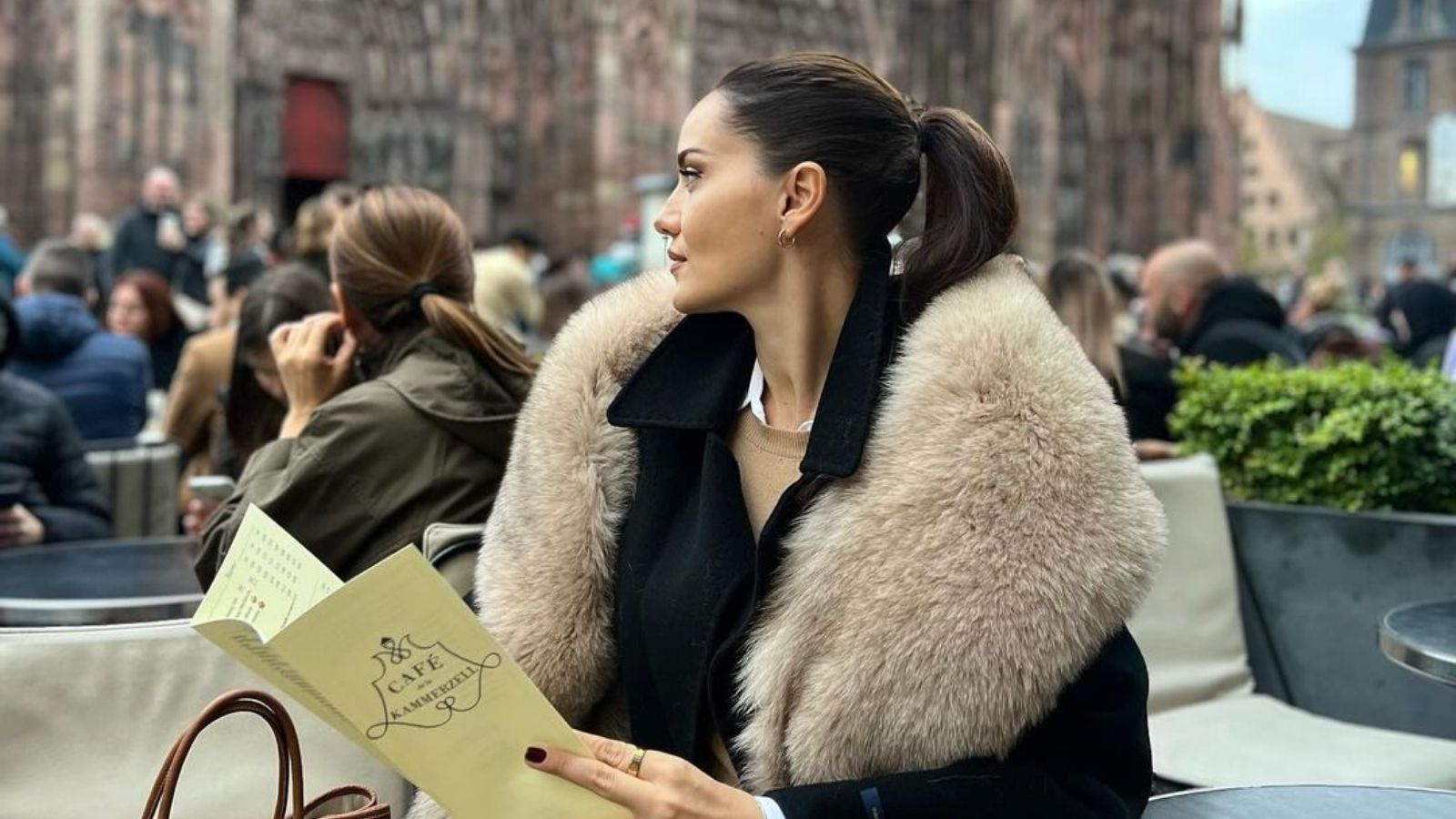 Fahriye Evcen'in kürkü gerçek mi?