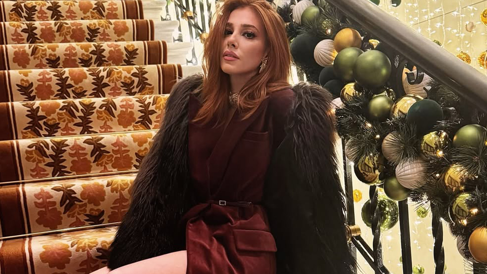 Elcin Sangu 3 1