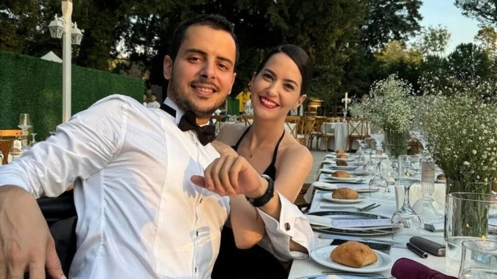 Ünlü oyuncu Ezgi Şenler’in mutlu günü! Çocukluk aşkı Ömer Gürgen ile nişanlandı
