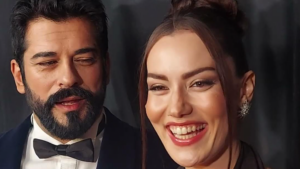 Fahriye Evcen ve Burak Ozcivitten ogullari ile yeni yil pozu7