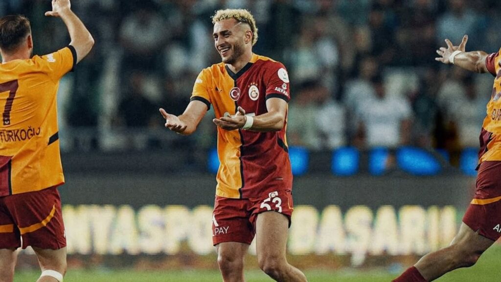 Galatasaraylı futbolcu Barış Alper Yılmaz 3 kız arkadaşıyla kameralara yakalandı! 