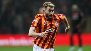 Galatasaraylı futbolcu Barış Alper Yılmaz 3 kız arkadaşıyla kameralara yakalandı!