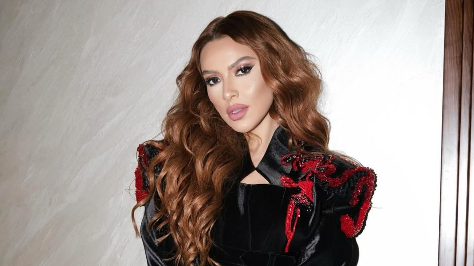 Hadise, “Esas Oğlan” dizisi hakkında sorulan sorulara tepki gösterdi!