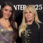 Hande Erçel Milano moda haftasında Versace defilesinde Donatella Versace