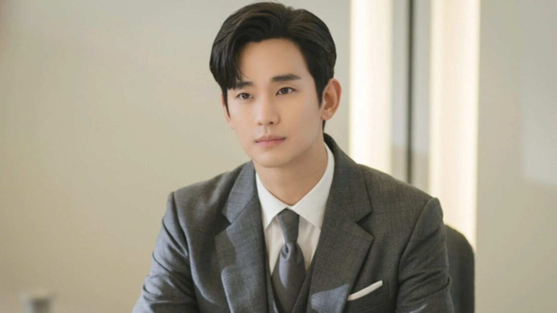 Kim Soo Hyun ekrandan azaltiliyor Ofkeli netizenlerin dusmanligi artti