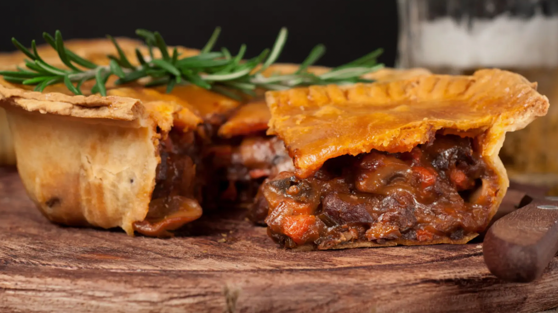 MasterChefte Avustralyanin geleneksel boregi Meat Pie tarifi