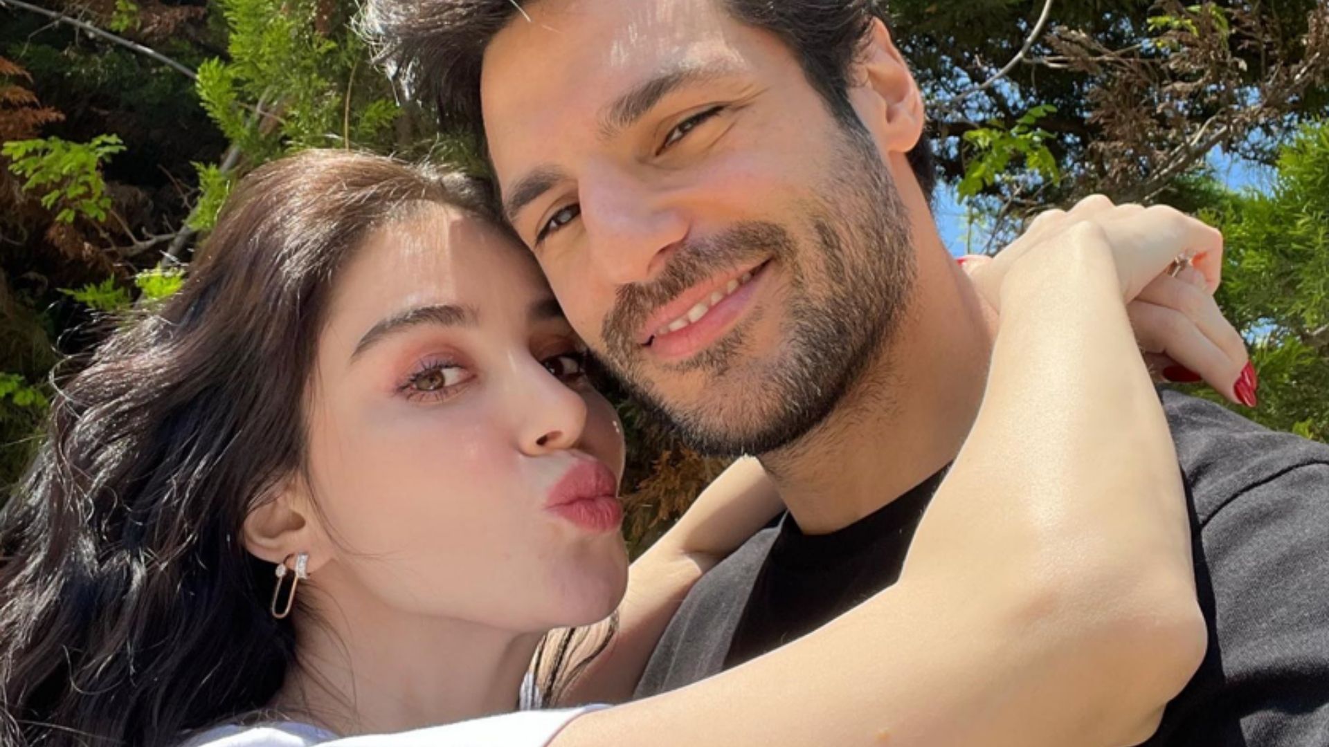 Özge Gürel’den romantik Serkan Çayoğlu paylaşımı!