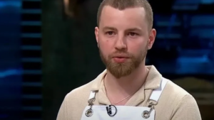 Tabaklari bilerek dusurdugu iddia edilen MasterChef Alperden dikkat ceken aciklama Pahali kiyafetler… 2