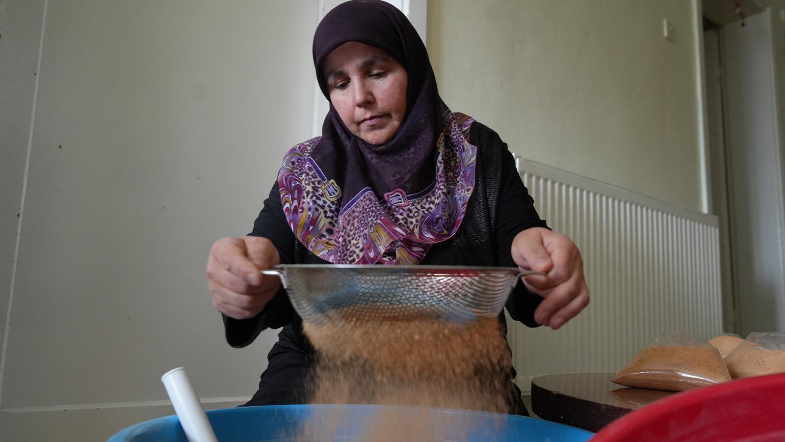 bayburtlu ev hanimi emine makili turk mutfagina yenilik katti simdilerde siparislere yetisemiyor