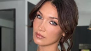 bella hadid in 90 larin modasini geri getirdigi sac trendi buyuk begeni topladi