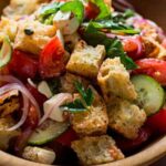 bu tarif icin ekmek bayatlatilir italyanlarin meshur sokak lezzeti panzanella tarifi