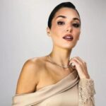 fashion trust arabia 2024 gecesine damga vurdu hande ercel bella hadid gibi isimlerle ayni festivalde basinin ilgi odagi oldu