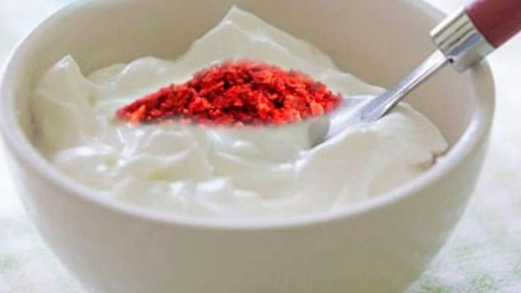 gobek eriten en populer kur gobek yaglarini yakan pulbiberli yogurt tarifi